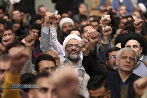 دیدار هزاران نفر از مردم قم با رهبر معظم انقلاب