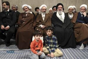 دیدار هزاران نفر از مردم قم با رهبر معظم انقلاب