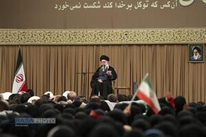 دیدار هزاران نفر از مردم قم با رهبر معظم انقلاب