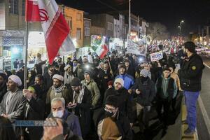 تجمع و راهپیمایی شبانه مردم انقلابی قم علیه اغتشاشگران