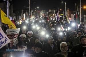 تجمع و راهپیمایی شبانه مردم انقلابی قم علیه اغتشاشگران