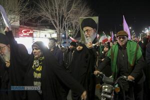 تجمع و راهپیمایی شبانه مردم انقلابی قم علیه اغتشاشگران