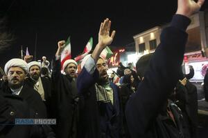 تجمع و راهپیمایی شبانه مردم انقلابی قم علیه اغتشاشگران