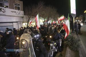 تجمع و راهپیمایی شبانه مردم انقلابی قم علیه اغتشاشگران