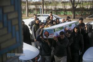 وداع با پیکر طلبه شهید در مدرسه علمیه امام حسین (ع) قم