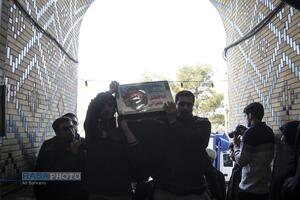 وداع با پیکر طلبه شهید در مدرسه علمیه امام حسین (ع) قم