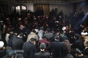 وداع با پیکر طلبه شهید در مدرسه علمیه امام حسین (ع) قم