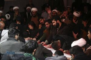 وداع با پیکر طلبه شهید در مدرسه علمیه امام حسین (ع) قم