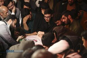 وداع با پیکر طلبه شهید در مدرسه علمیه امام حسین (ع) قم