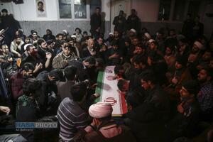 وداع با پیکر طلبه شهید در مدرسه علمیه امام حسین (ع) قم