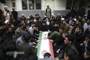 وداع با پیکر طلبه شهید در مدرسه علمیه امام حسین (ع) قم