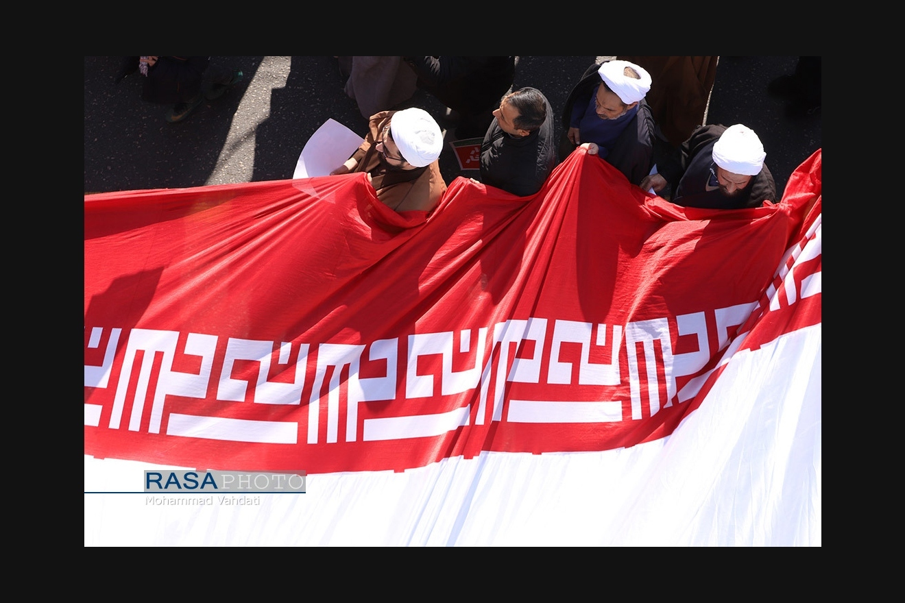 زندگی طلاب در قاب | شانه به شانه با انقلاب