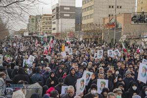 تشییع بیش از ۱۰۰ شهید حافظ امنیت در تهران