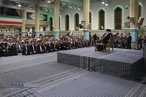 دیدار اقشار مختلف مردم در روز مبعث پیامبر اعظم (صلّی‌الله‌علیه‌و‌آله) با رهبر انقلاب