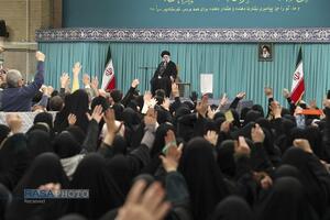 دیدار اقشار مختلف مردم در روز مبعث پیامبر اعظم (صلّی‌الله‌علیه‌و‌آله) با رهبر انقلاب