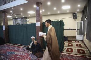 مراسم عمامه گذاری جمعی از طلاب حوزه علمیه قم در روز مبعث