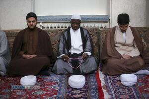 مراسم عمامه گذاری جمعی از طلاب حوزه علمیه قم در روز مبعث