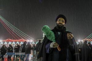 حال و هوای بارانی مسجد مقدس جمکران در شب نیمه شعبان