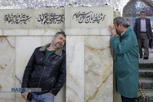 غم و اندوه زائران حضرت امام رضا (ع) در پی اعلام خبر شهادت رهبر معظم انقلاب