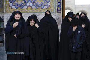 غم و اندوه زائران حضرت امام رضا (ع) در پی اعلام خبر شهادت رهبر معظم انقلاب