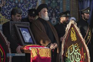 آئین تعویض پرچم مسجد مقدس جمکران در پی شهادت حضرت آیت‌الله‌العظمی خامنه‌ای (قدس‌سره)