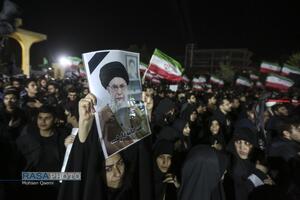 خروش انتقامی مردم قم در شب عزاداری شهادت امام خامنه‌ای (قدس‌سره)