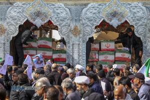 آئین وداع و تشییع ۱۸ شهید جنگ رمضان در قم