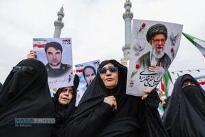 تشییع پیکر ۸ شهید بمباران محله دروازه ری قم