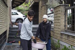 فعالیت جهادی طلاب در منازل آسیب‌دیده تهران در سومین جنگ تحمیلی