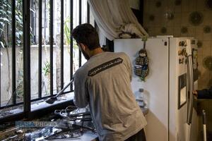 فعالیت جهادی طلاب در منازل آسیب‌دیده تهران در سومین جنگ تحمیلی