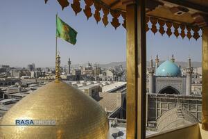 آیین تعویض پرچم گنبد منور رضوی در روز میلاد حضرت امام رضا (علیه‌السلام)