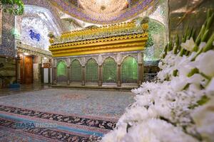 گل‌آرایی ضریح مطهر علوی در آستانه عید سعید غدیر
