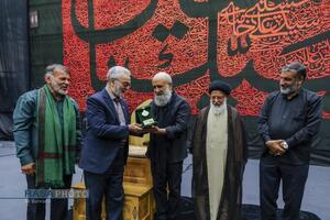 آئین سیاه پوشان عزای حسینی و رونمایی از اثر 