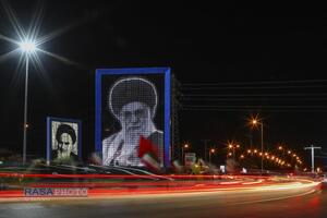 تصویر رهبر شهید انقلاب در میدان مرجعیت قم