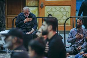 تجدید عهد عزاداران با صاحب عزا در شب نخست محرم