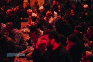 تجدید عهد عزاداران با صاحب عزا در شب نخست محرم