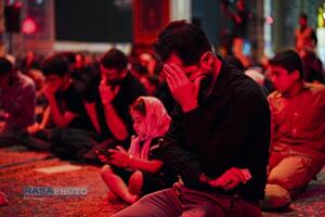 تجدید عهد عزاداران با صاحب عزا در شب نخست محرم
