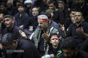 اولین شب مراسم عزاداری ماه محرم در جوار محل عروج ملکوتی امام شهید انقلاب