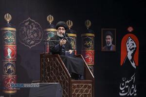 اولین شب مراسم عزاداری ماه محرم در جوار محل عروج ملکوتی امام شهید انقلاب