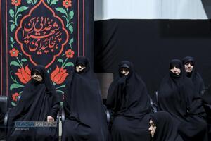 اولین شب مراسم عزاداری ماه محرم در جوار محل عروج ملکوتی امام شهید انقلاب