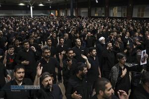 اولین شب مراسم عزاداری ماه محرم در جوار محل عروج ملکوتی امام شهید انقلاب