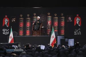 مراسم عزاداری شب تاسوعا در جوار محل شهادت رهبر شهید انقلاب اسلامی