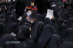 مراسم عزاداری شب تاسوعا در جوار محل شهادت رهبر شهید انقلاب اسلامی