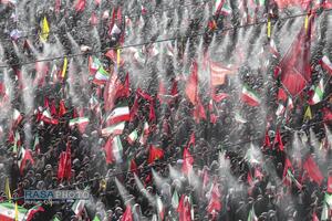 اقامه نماز بر پیکر رهبر شهید انقلاب