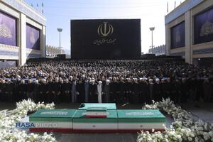 اقامه نماز بر پیکر مطهر رهبر شهید انقلاب اسلامی