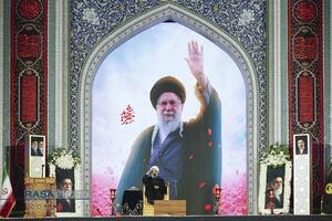 دومین شب مراسم بزرگداشت امام شهید از سوی رهبر معظم انقلاب