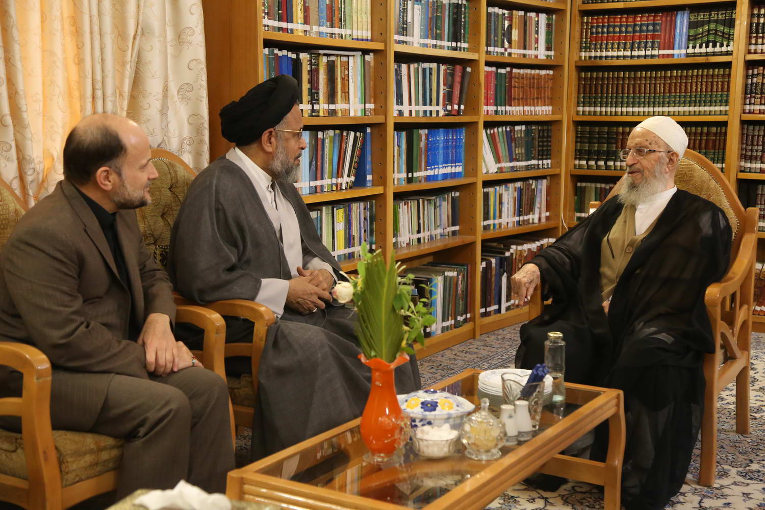 مراجع اور علما کی آیت الله مکارم شیرازی سے ملاقات+تصاویر مراجع اور علما کی آیت الله مکارم شیرازی سے ملاقات+تصاویر