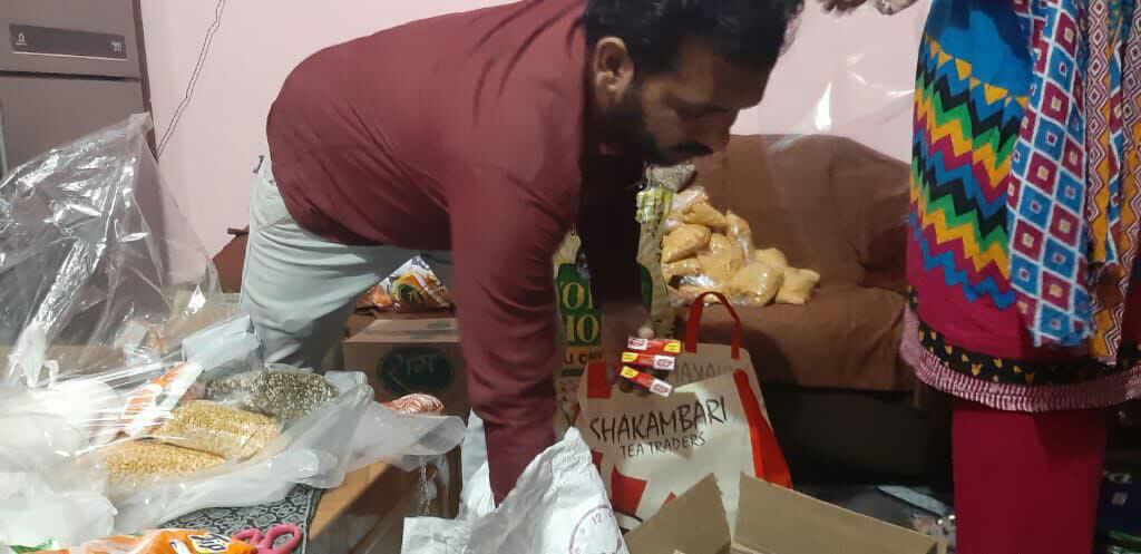 مولانا صفی حیدر زیدی کی آواز پر ھندوستانی خیرین اور کمیٹیوں نے کہا لبیک / مخلتف مذاھب کے غریبوں اور ناداروں میں فوڈ پیکج تقسیم کا سلسلہ جاری