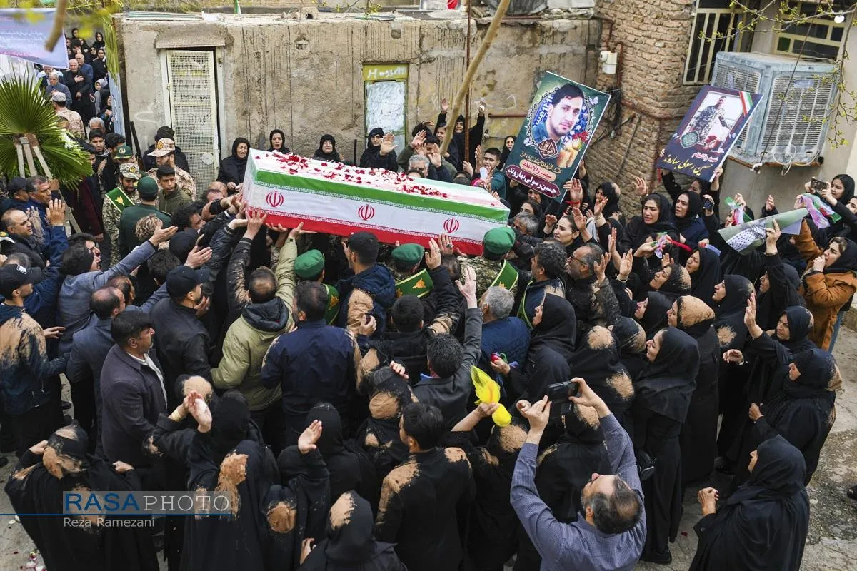 تشییع با شکوه پیکر شهید رسولی بهاروند در روستای ناصروند