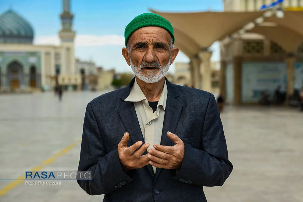 در&zwnj;های حرم مطهر حضرت معصومه (سلام الله علیها) از ۲۶ اسفند ۱۳۹۸ به روی زائران بسته شد. اکنون شاهد جلوه&zwnj;های زیبای کمتر دیده شده، از ابراز ارادت به محبان خاندان پیامبر هستیم.